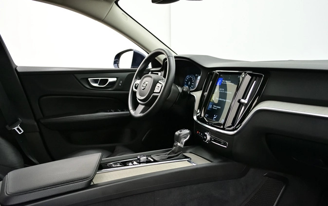 Volvo V60 cena 118998 przebieg: 92700, rok produkcji 2018 z Poznań małe 497